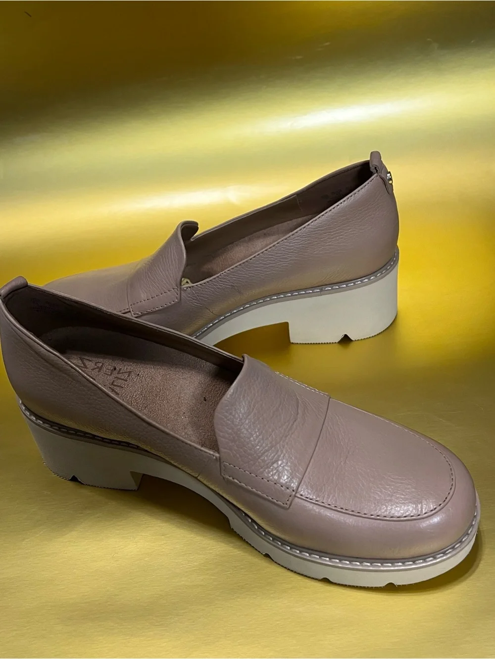 NWOB $120 Naturalizer Darry Porcelain Beige Leather Platform Loafers Sz 8.5
